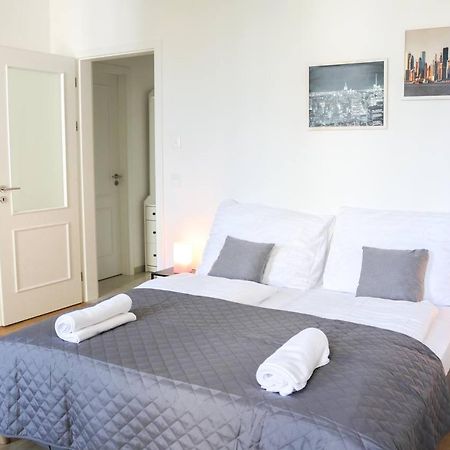 Rose Suites And Rooms 프라하 외부 사진